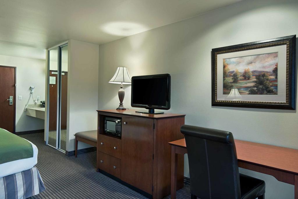 Oxford Suites Якима Екстериор снимка
