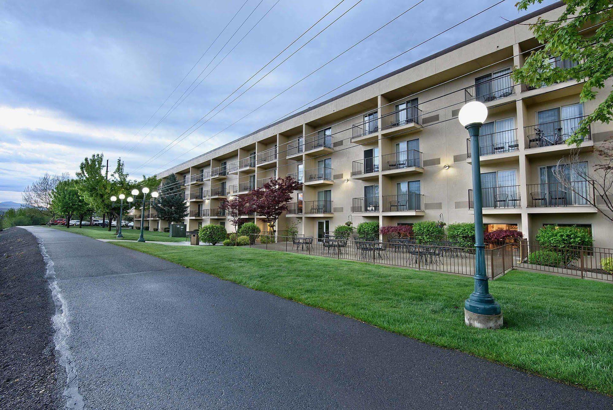 Oxford Suites Якима Екстериор снимка