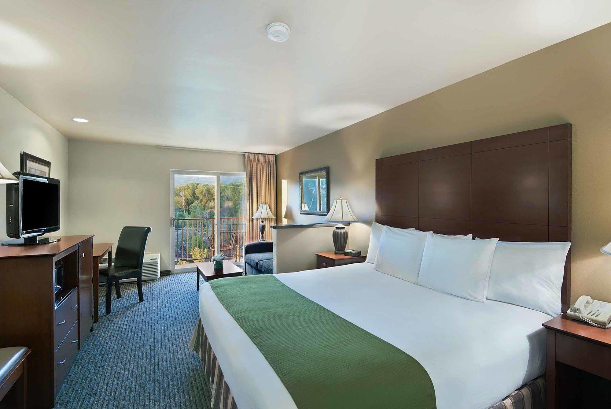 Oxford Suites Якима Екстериор снимка