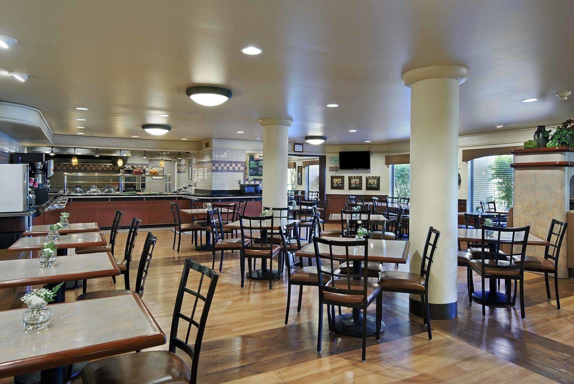 Oxford Suites Якима Екстериор снимка