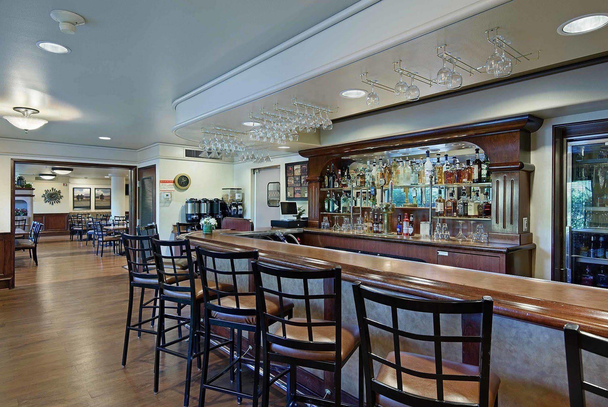 Oxford Suites Якима Екстериор снимка